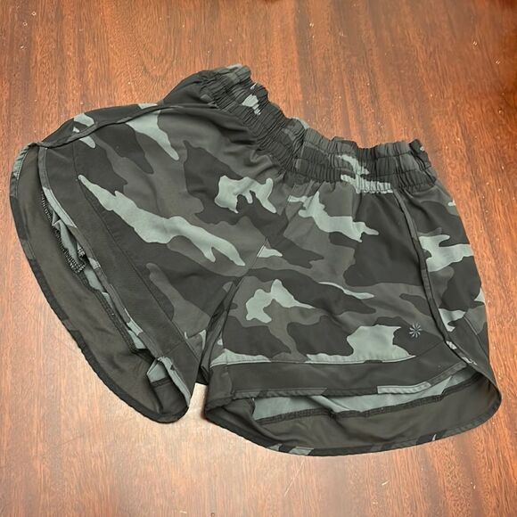 Athleta camouflage running shorts Size XS - Picture 1 of 11